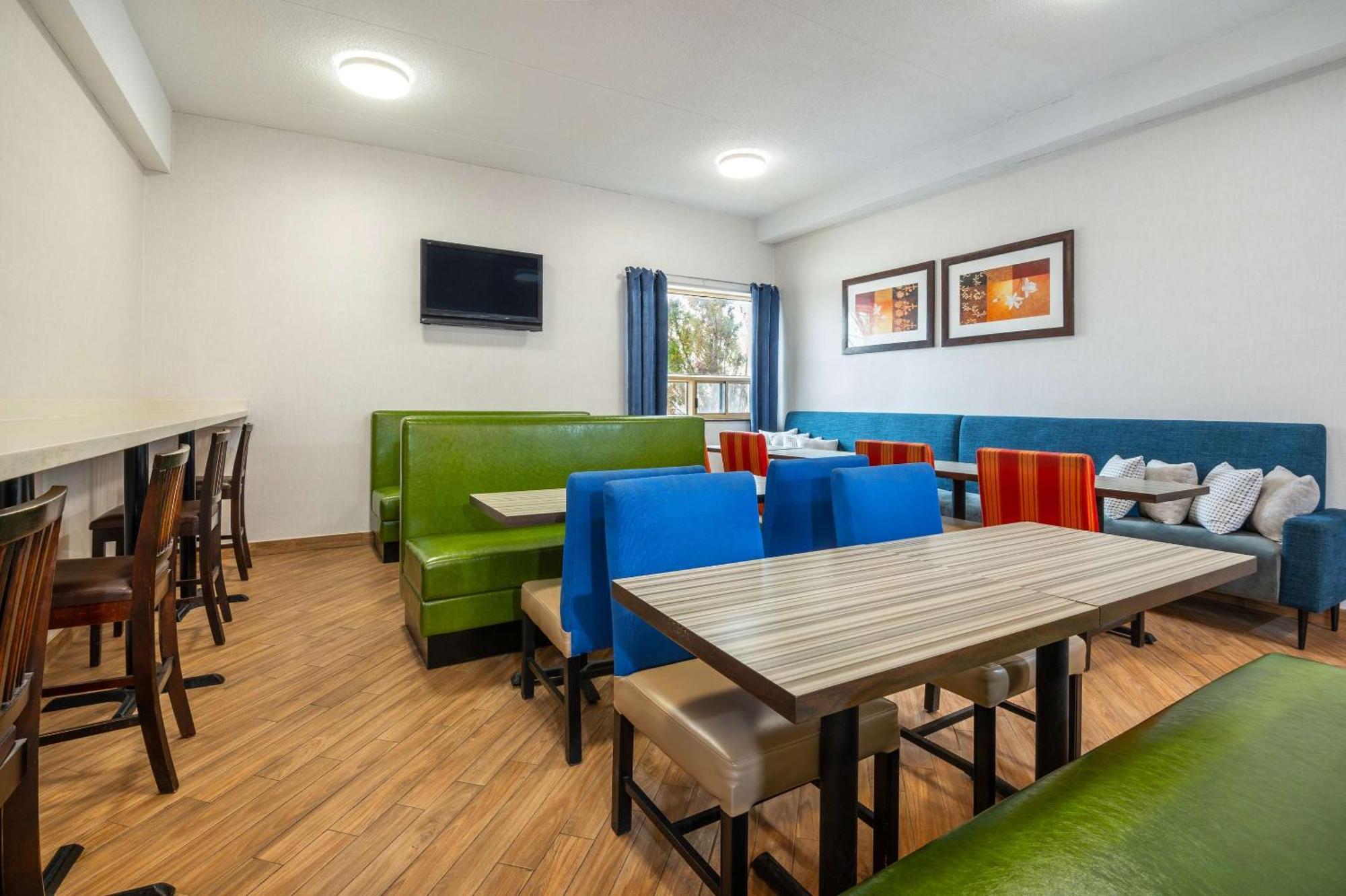 Comfort Inn & Suites Бари Екстериор снимка
