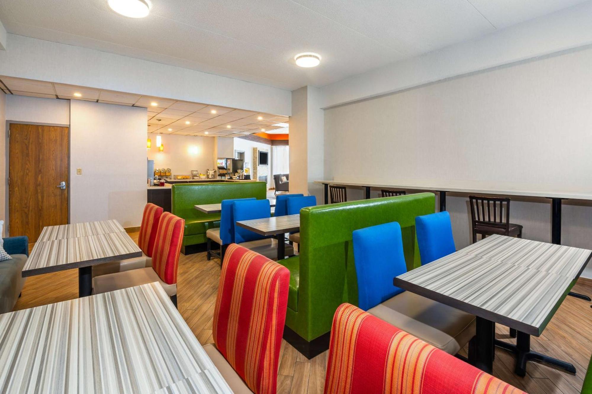 Comfort Inn & Suites Бари Екстериор снимка