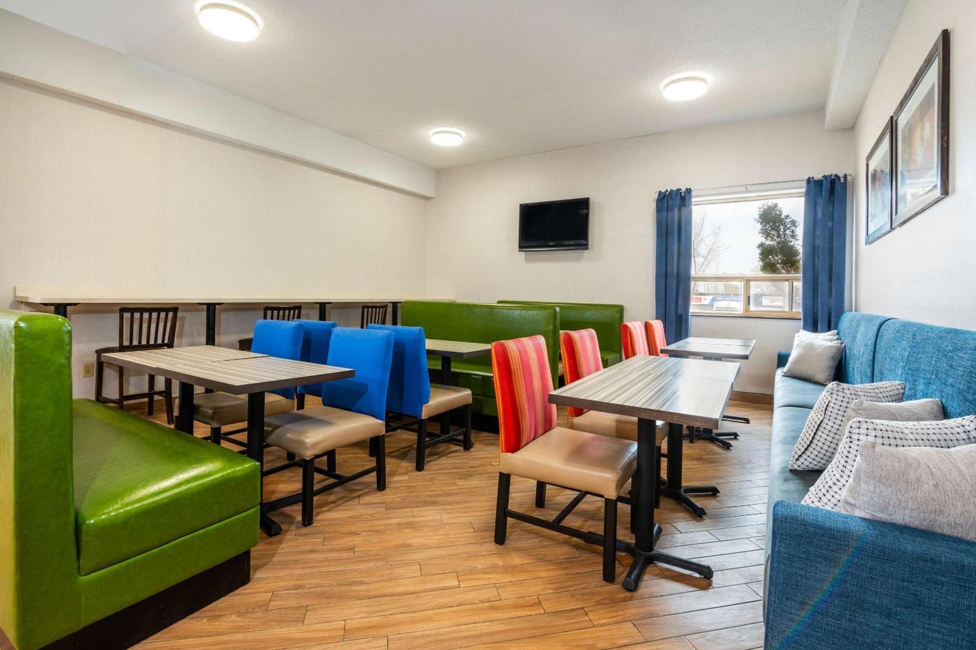 Comfort Inn & Suites Бари Екстериор снимка