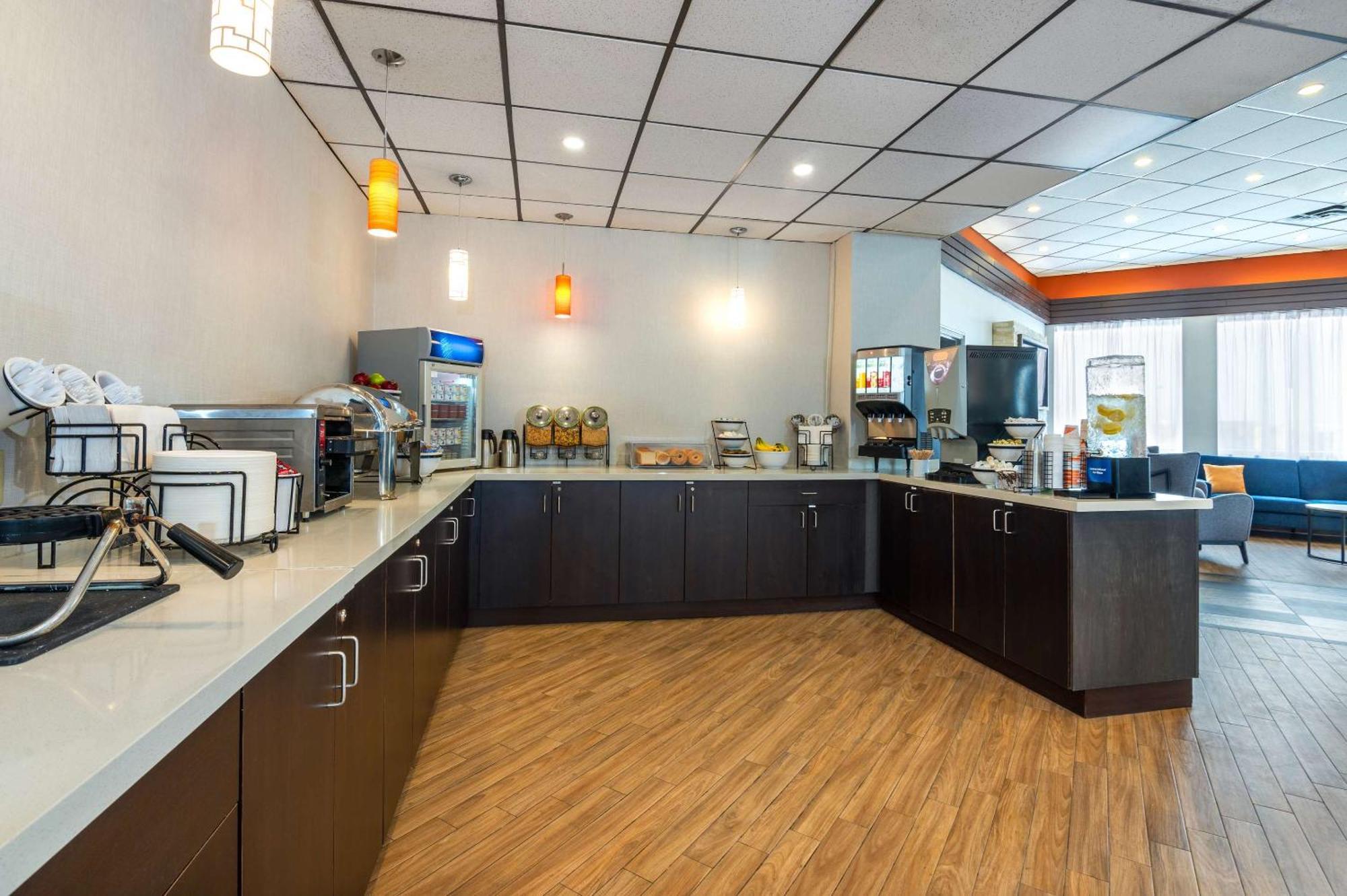 Comfort Inn & Suites Бари Екстериор снимка
