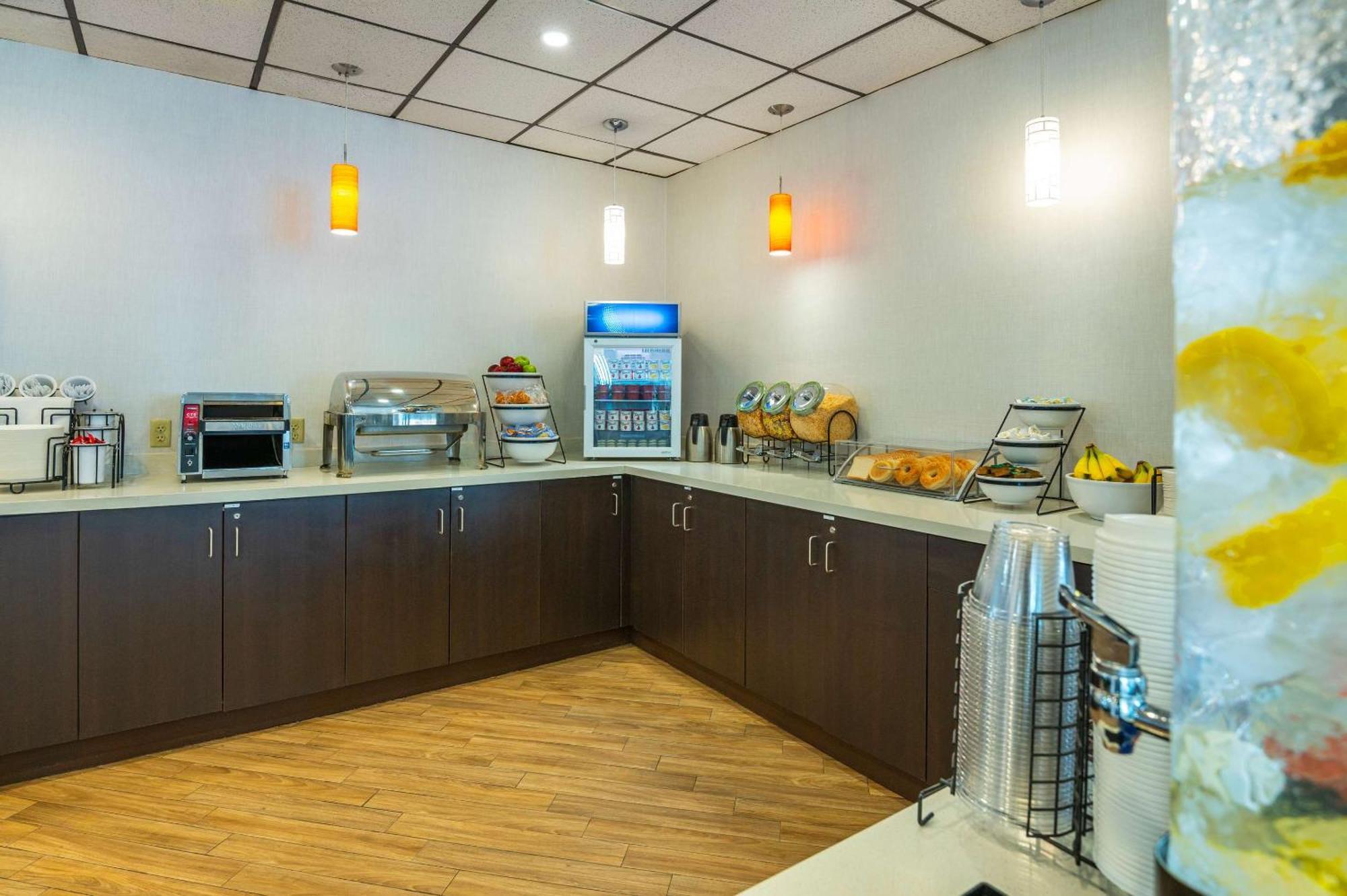 Comfort Inn & Suites Бари Екстериор снимка