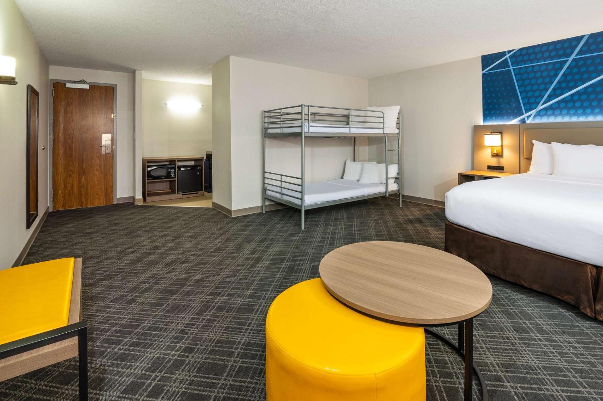 Comfort Inn & Suites Бари Екстериор снимка